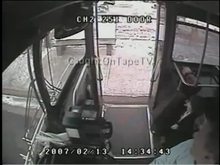 автобусен шофьор с бърза реакция-