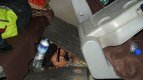 сгащиха трима сирийци, натъпкани в тайник на микробус