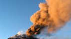 вулканът етна изригна за 13-и път от началото на годината