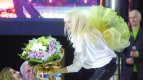 министърът на културата зарадва лили иванова с хризантеми за рождения ден