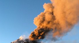 вулканът етна изригна за 13-и път от началото на годината