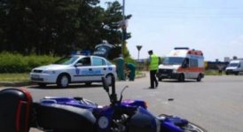 млад мотоциклетист в кома след удар от лек автомобил