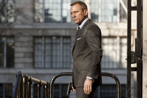 007 е на върха за поредна седмица