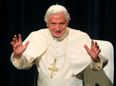 папата се оттегля заради корупция и хомосексуализъм във ватикана