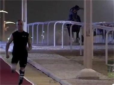 атлет без крака бе по-бърз от арабски кон -видео-