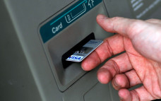 банкоматите и дежурните банкови клонове - добре заредени и охранявани по коледа