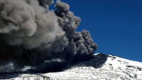 спасителната операция около вулкана майон продължава