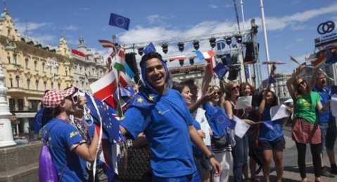 с пищни празненства хърватия отбеляза влизането си в европейския съюз