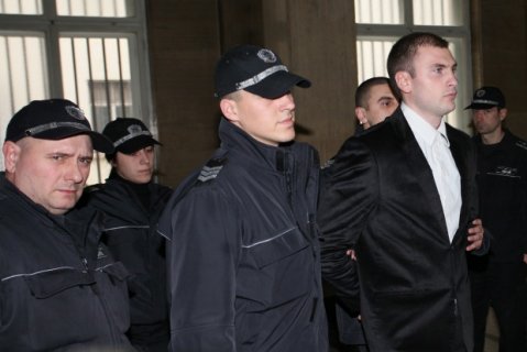 октай енимехмедов остава в ареста