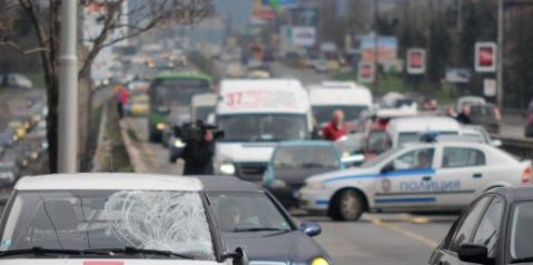 три коли се удариха и причиниха огромно задръстване на цариградско шосе